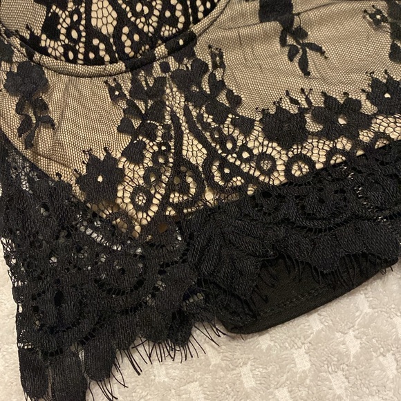 Black lace strapless crop top - Picture 2 of 3